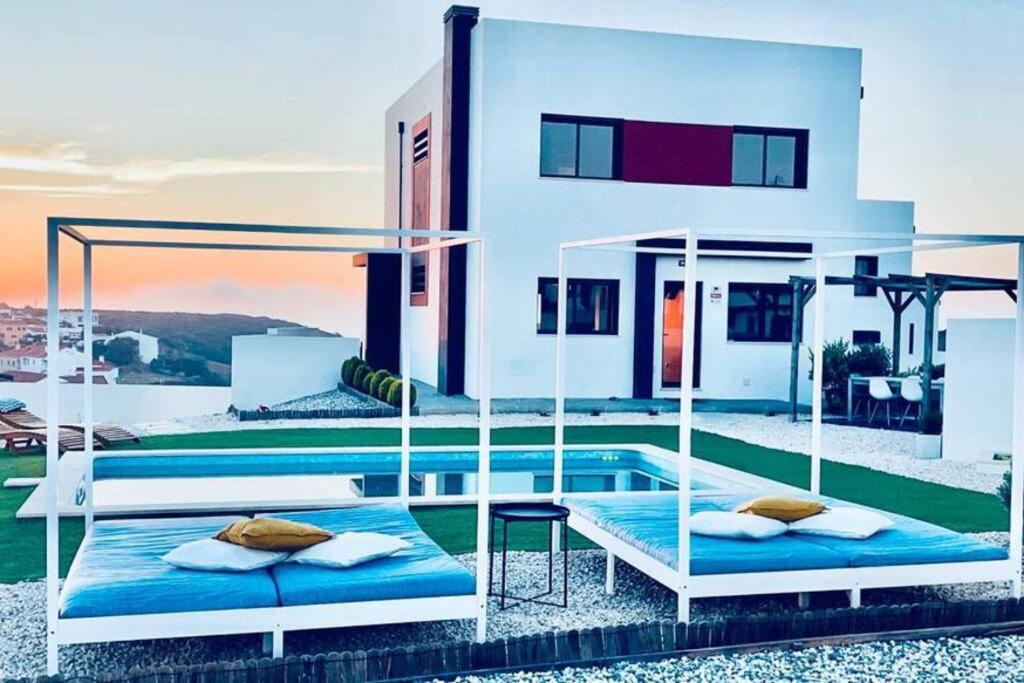 HOUSE BEACH IN LIZANDRO