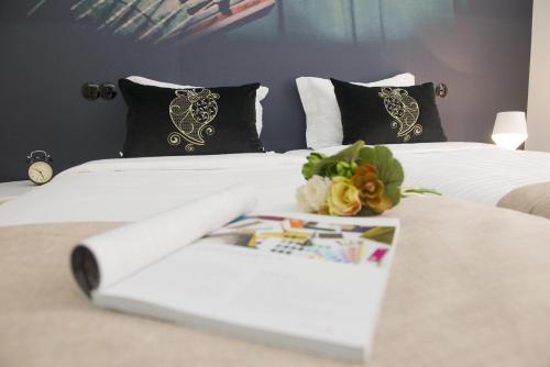 2 ROOMS