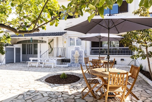 NOOK BEACH HOUSE