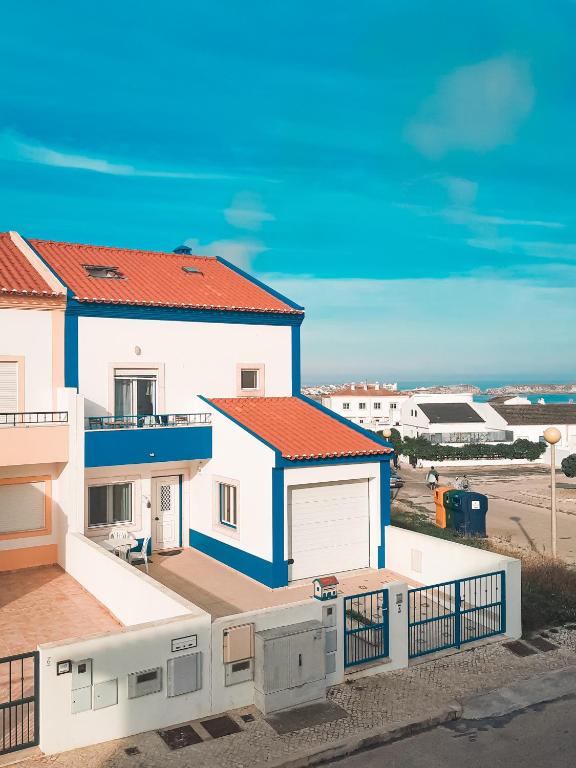 BE BALEAL SURFHOUSE