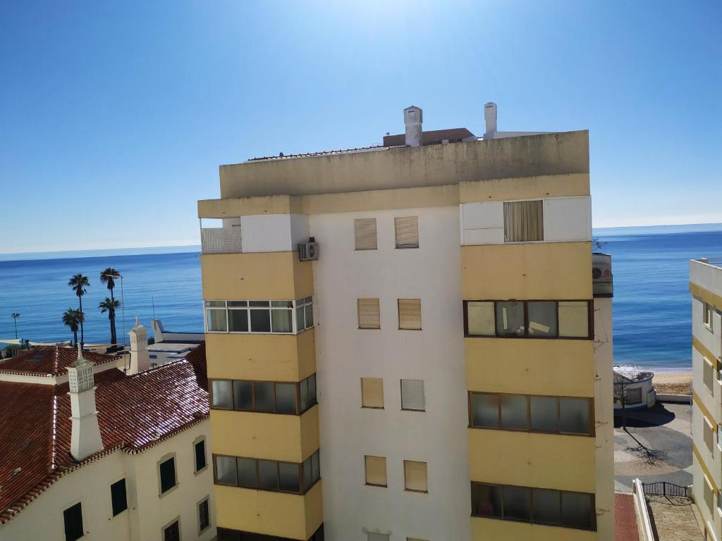 BEACH APARTMENT - SEA VIEW - WALK TO THE BEACH