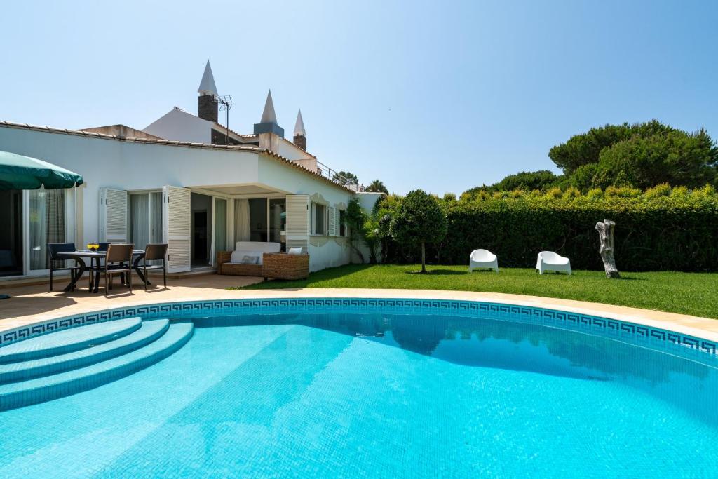 VILLA MACUTI