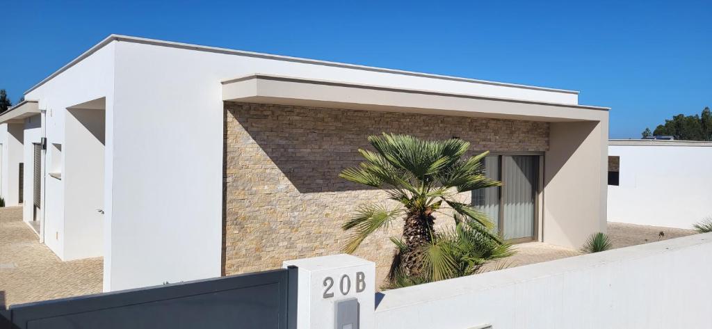 SILVER COAST HOUSE SERVICE ACHELLE UIJTTENBROEK