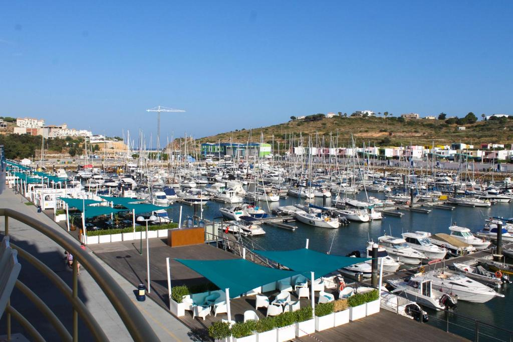 MARINA DE ALBUFEIRA - EDIFICIO COSTA DO OURO - 4 B - R/C C