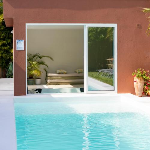 CASA DOS PINHEIROS - PRIVATE VILLA IN PORTO