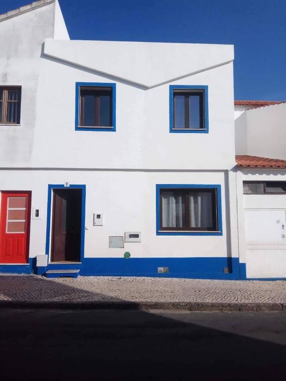 Image of MORADIA DE PORTO COVO