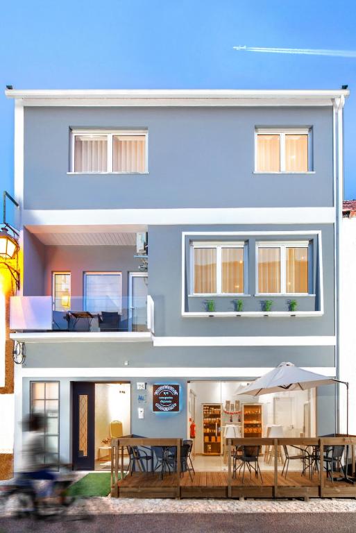9/4 NOVE QUARTOS ALOJAMENTO LOCAL