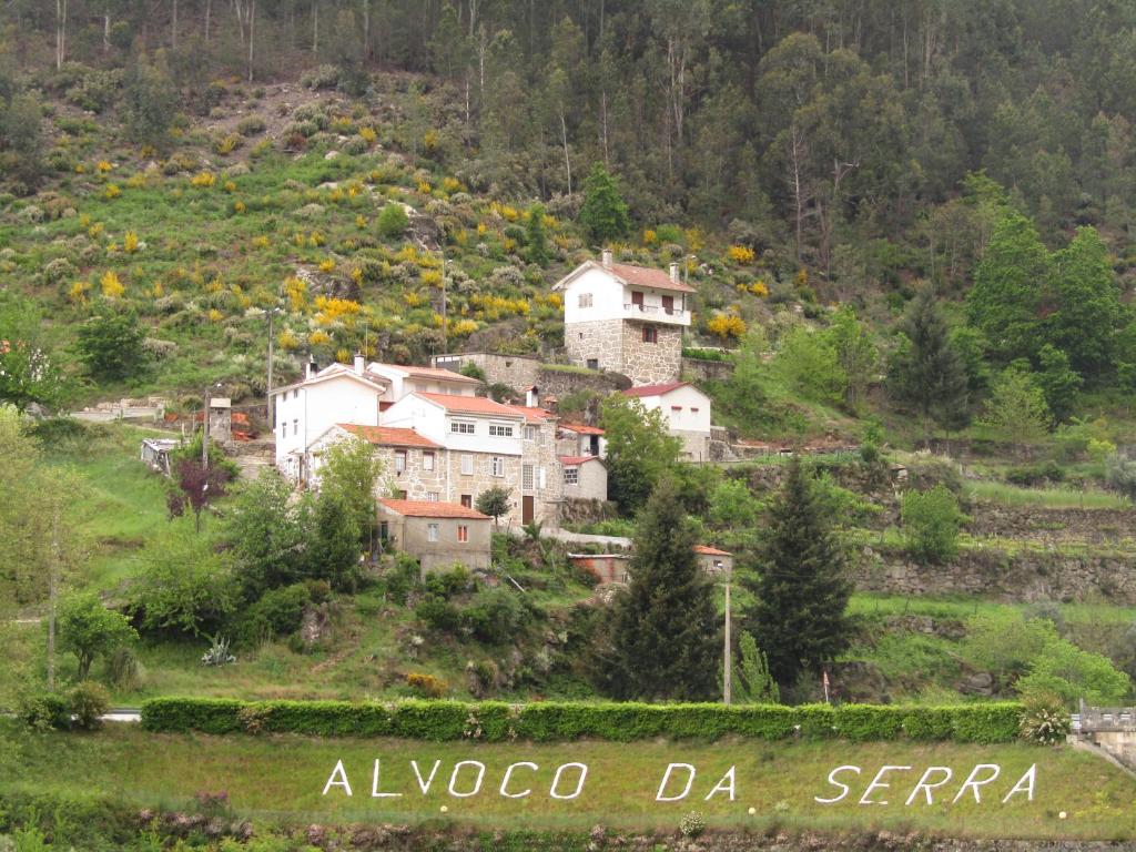 MESA E CASA ENCANTADA - ALVOCO DA SERRA