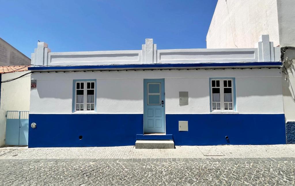 Image of LA CASITA
