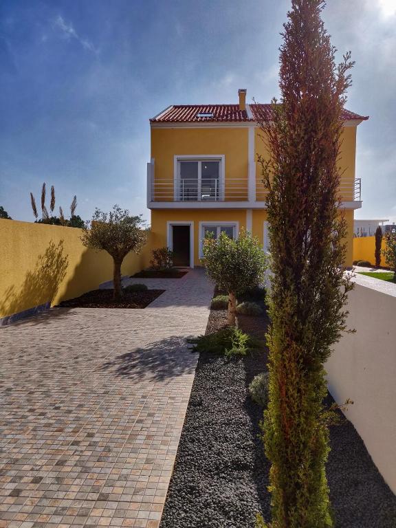 Image of The Lemon Tree