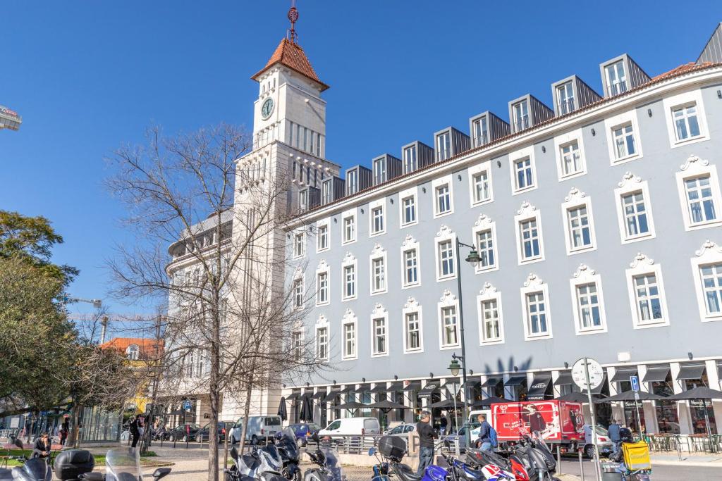 Image of 8 Building 323