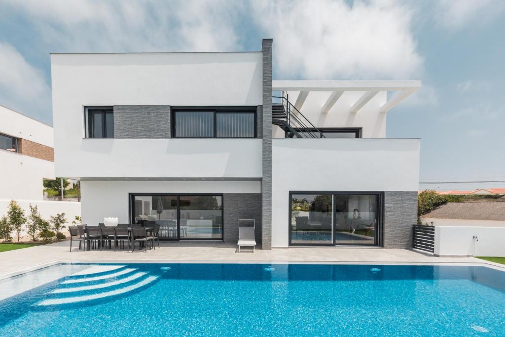 CHILL HOUSE