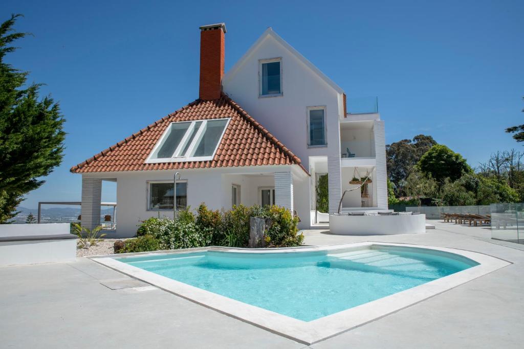 CEDROS NATURE POOL HOUSE
