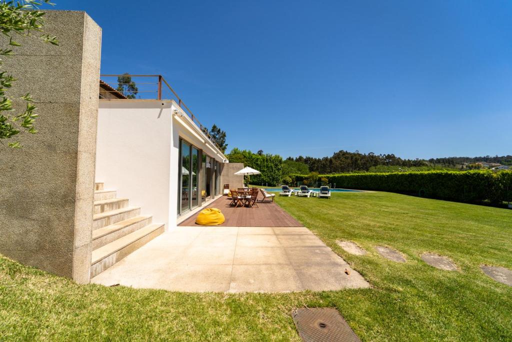 HOUSE AND PEOPLE - RENTALS