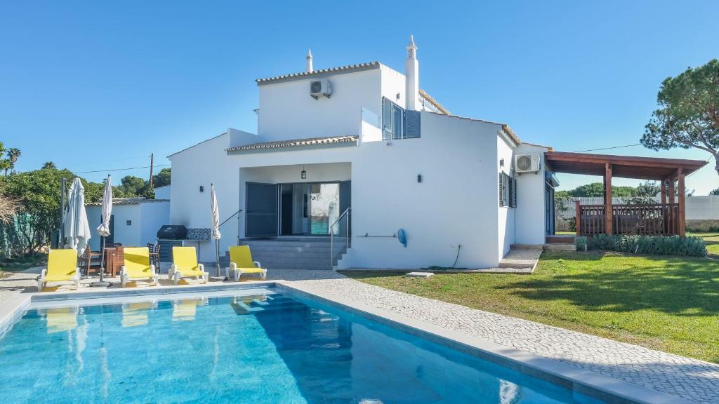 CASA DE LARANJEIRA