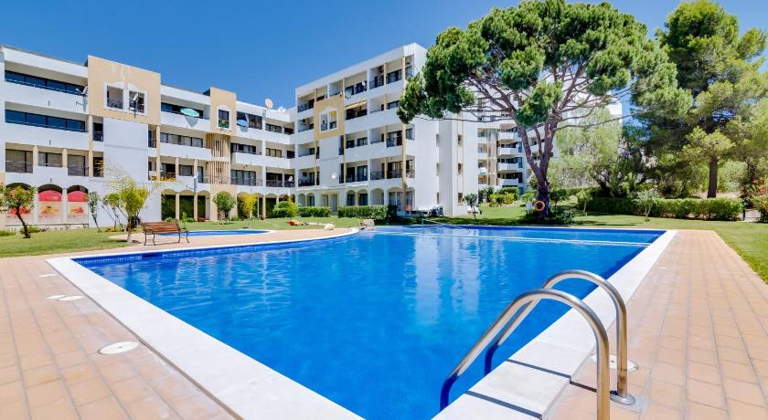 SUNNY & BRIGHT APARTMENT IN ALGARVE
