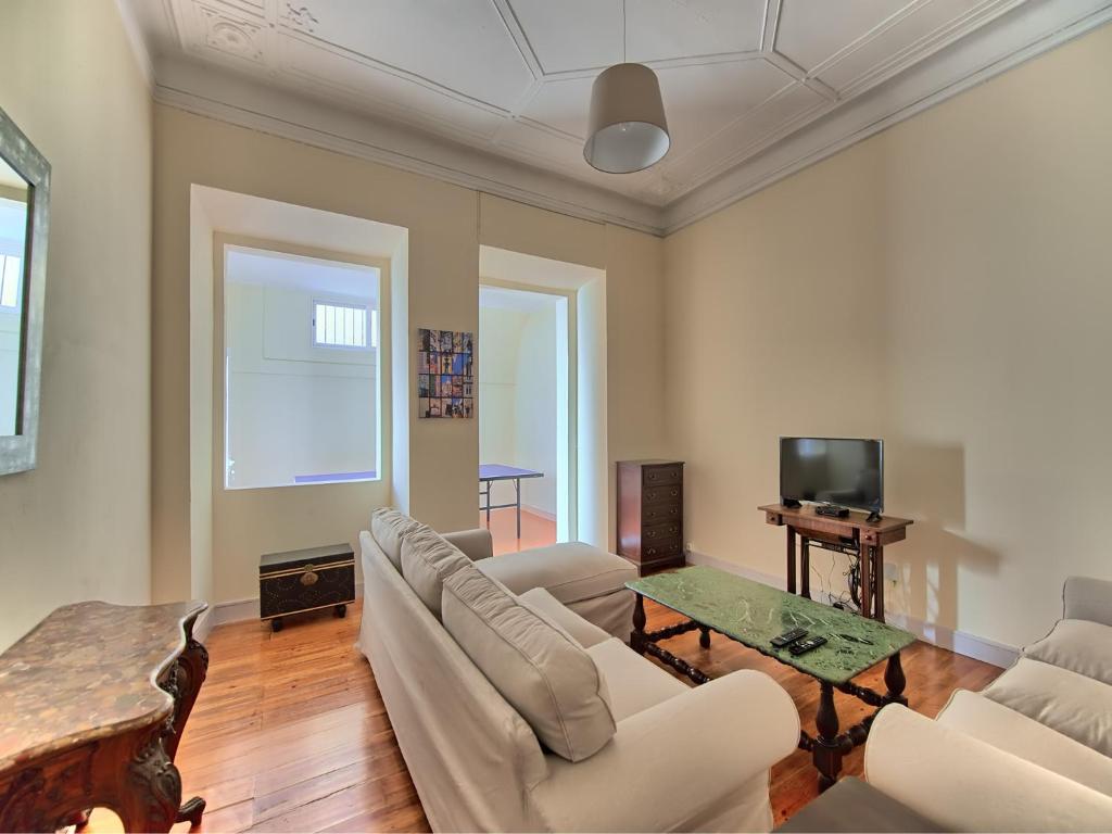 KINGS APARTMENT III
