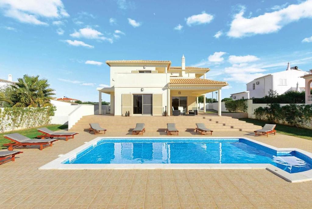 VILA GIANNI