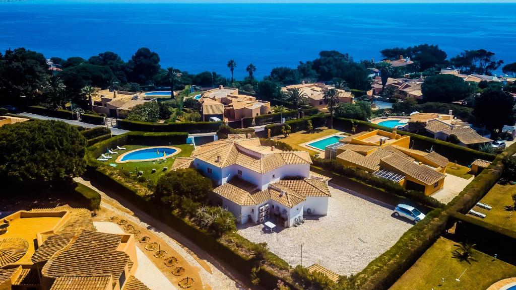 LAGOS BEACH CONDO