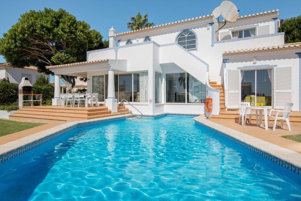 CASA AZUL TÍPICA DO ALGARVE