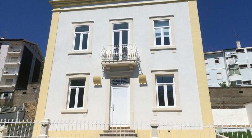 COIMBRA'S GRAY & WHITE