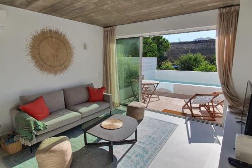 LEMON TREE HOUSE