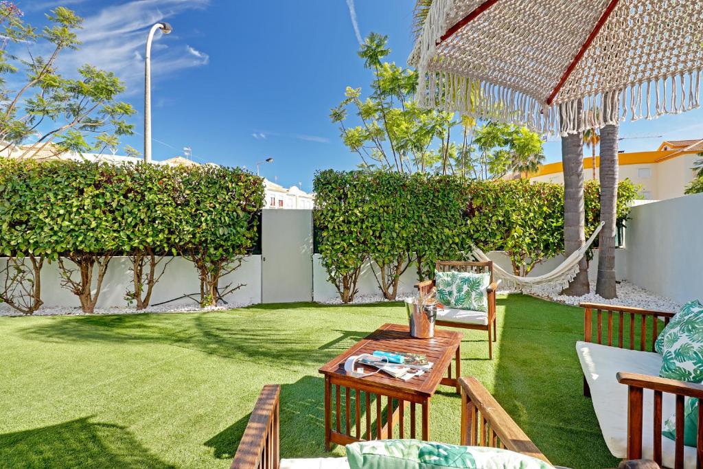 JUNGLE BEACH HOUSE