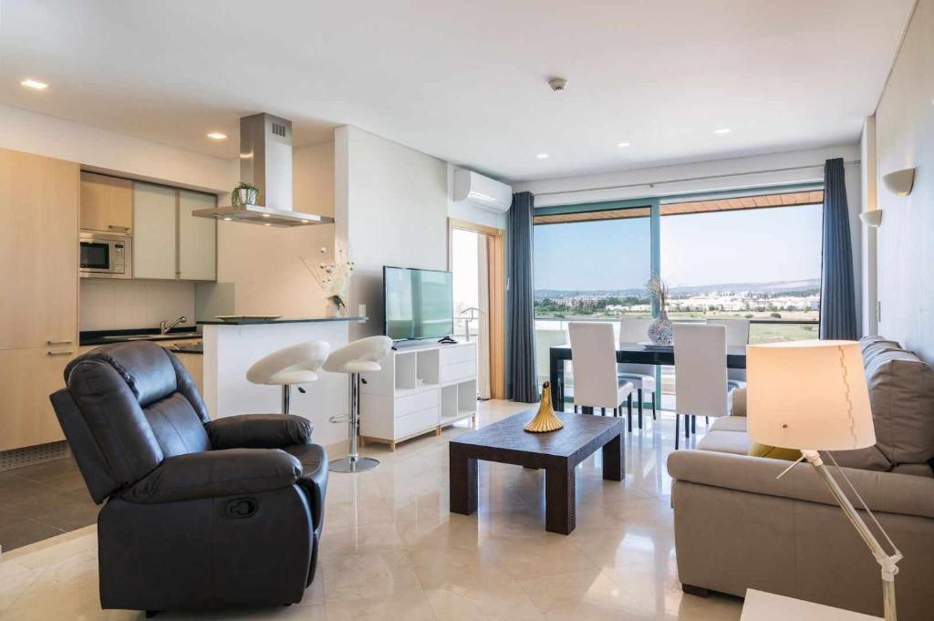 218 MARIA FLAT