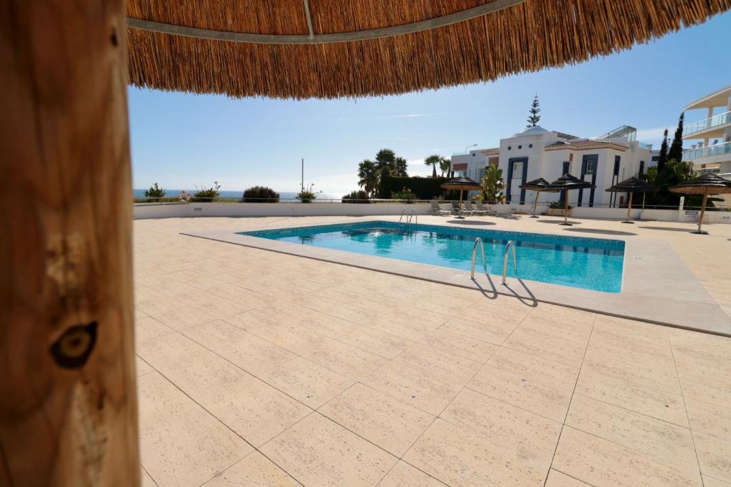 Image of GUEST HOUSE 'Pool and BBQ' by Extreme Point