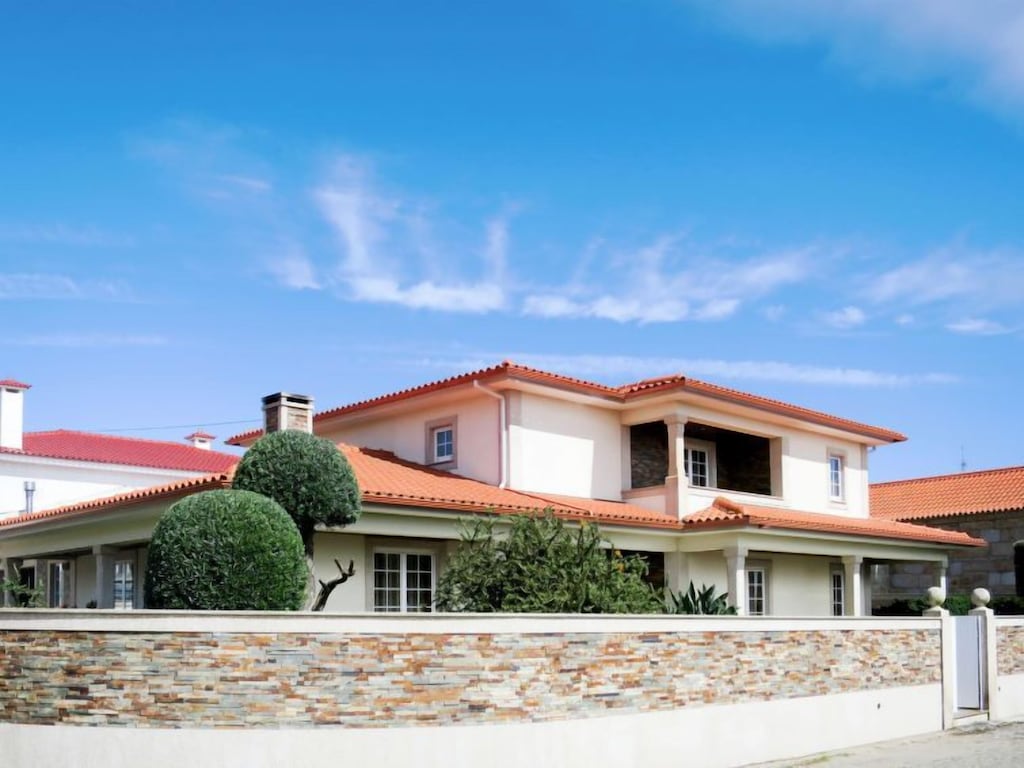 Image of Casa férias de praia com 4 quartos e zona verde