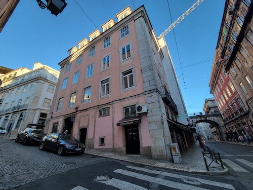 BOHO GUESTHOUSE-ROOMS & APARTMENTS