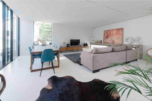 COMTEMPORARY BEACH HOUSE CABEDELO