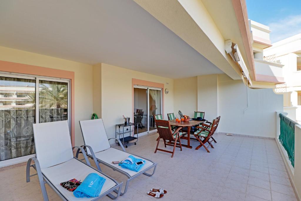 CAROB TREE APARTMENT