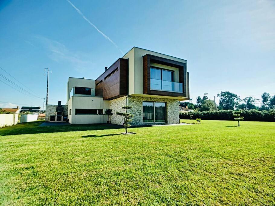 Image of Ria Lounge House