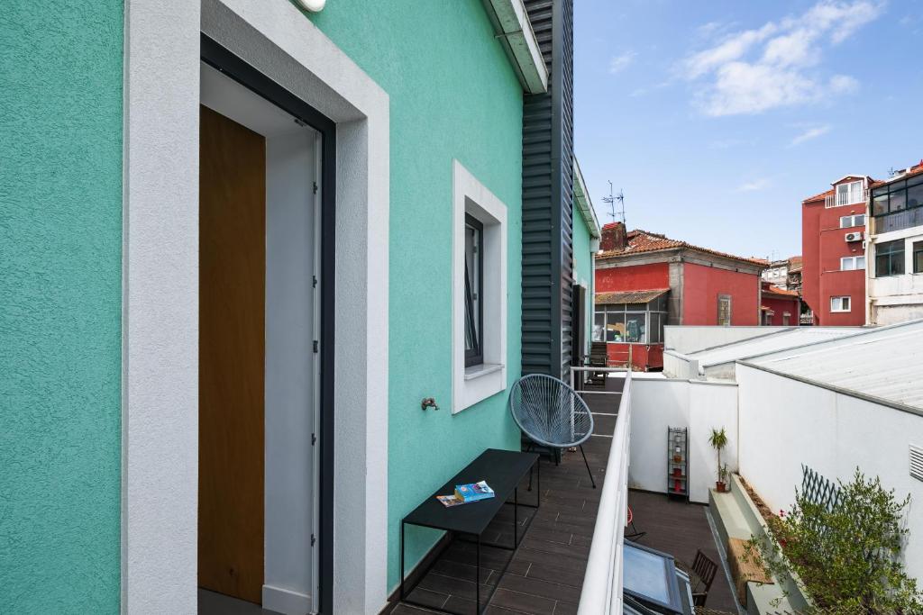 LIGHT GREEN APARTMENT