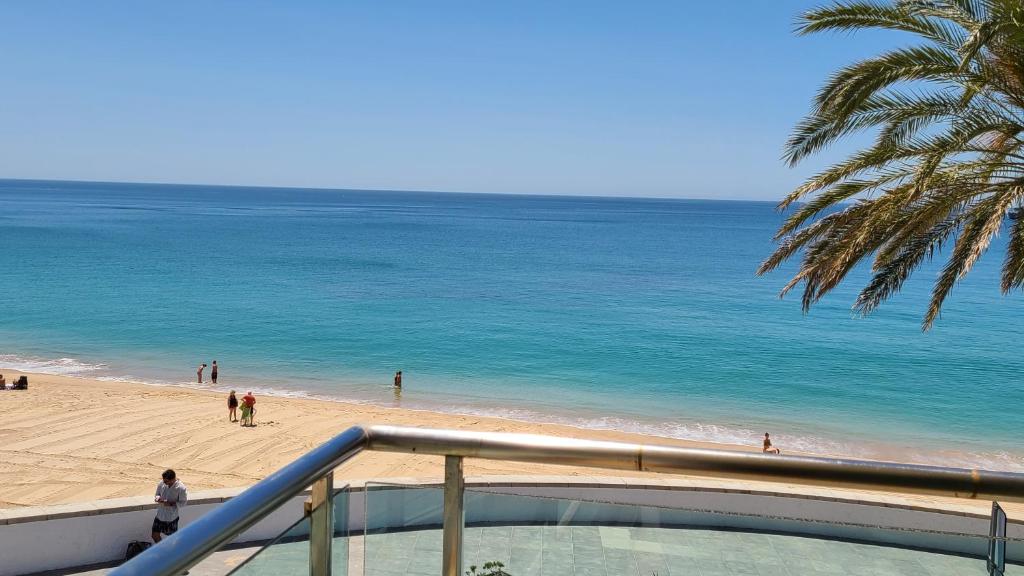Image of Sesimbra beachfront