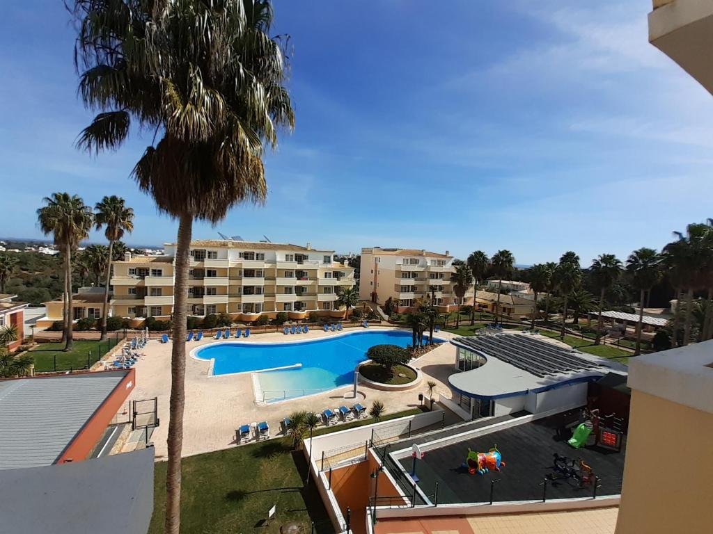 GREAT FLAT WITH POOL