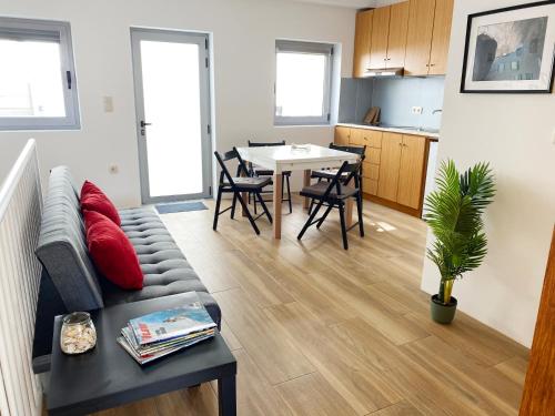 WATERMARK BEACH APARTMENTS
