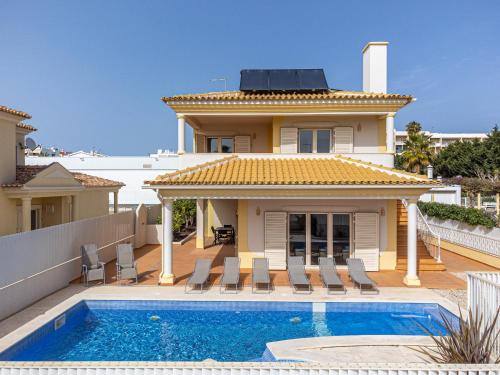 VILLA RIBEIRO