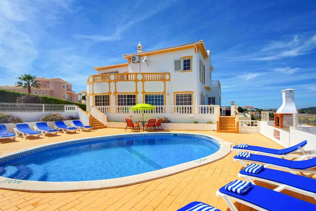 ALBUFEIRA SUNNY VILLA WITH POOL & SEA VIEW