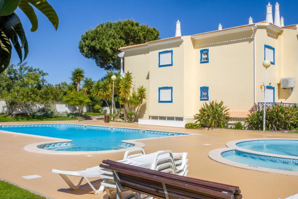 APARTAMENTO 301, LOTE 110 DA URB. CLUBE ALBUFEIRA II, FRAÇÃO 