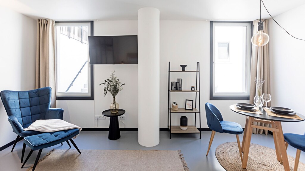 Image of FAMILY SUITES