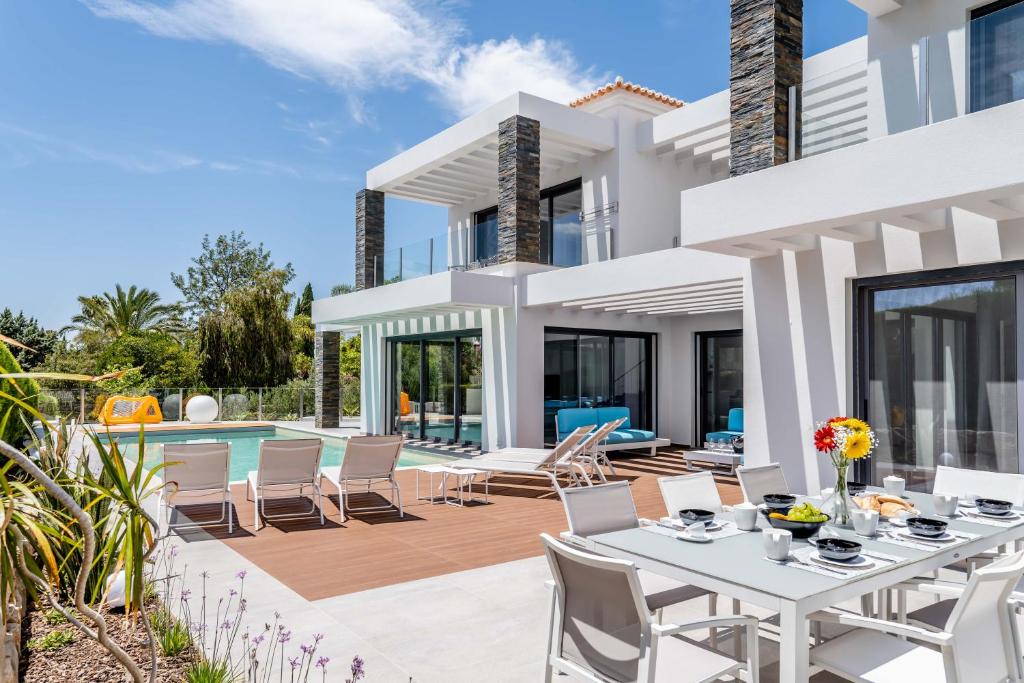 Image of VILLA VOGUE BY INDIGO