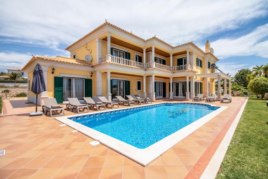 VILLA IRIS