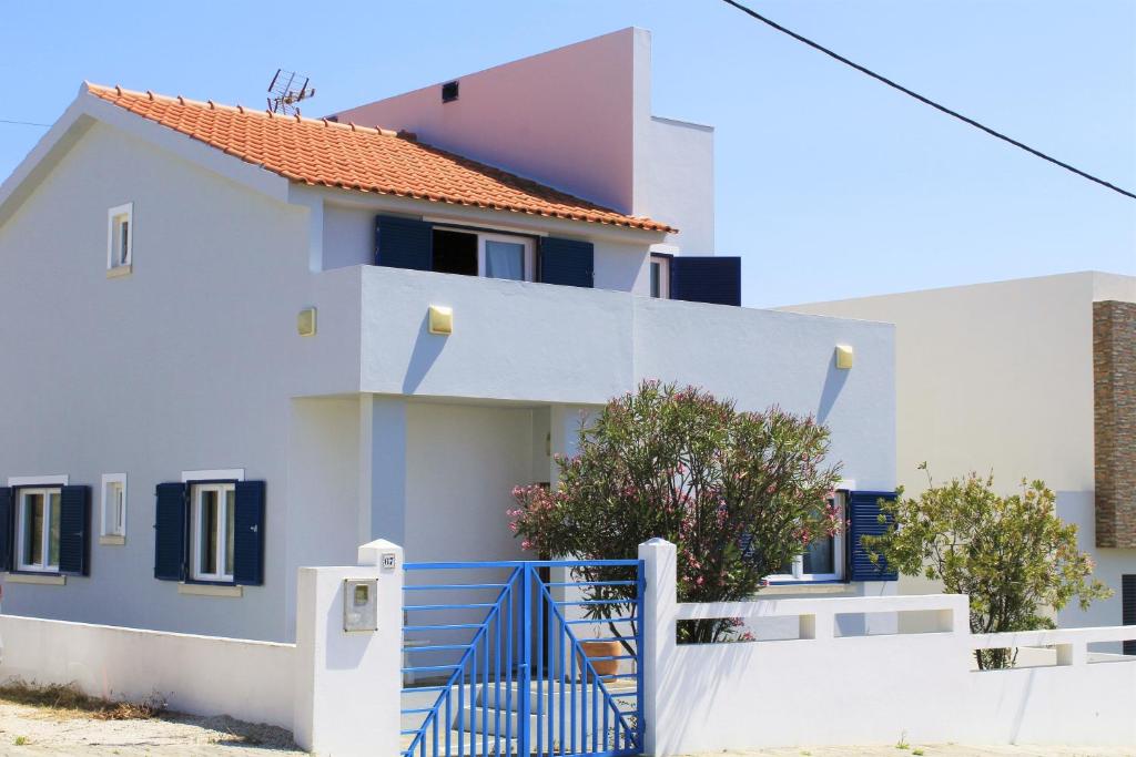 LA BEACH HOUSE