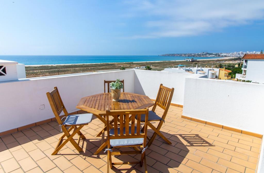 Image of Vista Meia Praia Apartment