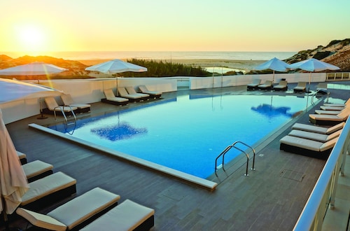 STUNNING TH2 WITH SEA VIEW
