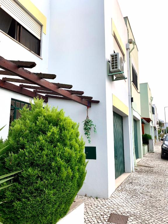 CHARNECA TOWNHOUSE