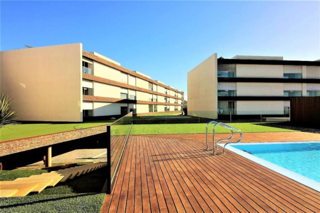 WELL LIVING NEAR THE SEA