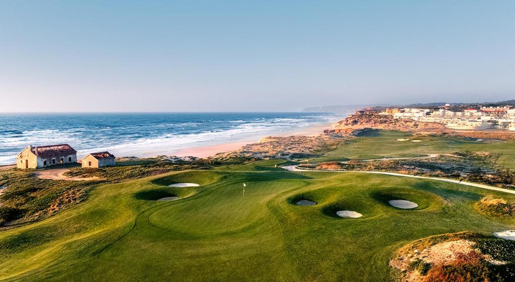 401-G - FANTÁSTICA VIVENDA NA PRAIA D'EL REY